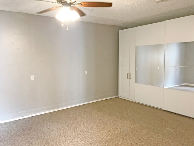 Foto del edificio - 8060 Kyle St