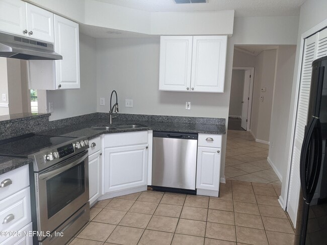 Building Photo - 13576 Capistrano Dr S