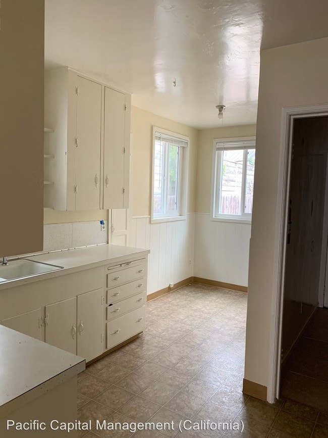 Building Photo - 3122 Rockview Pl