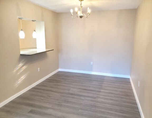 Building Photo - 245 Place Ln