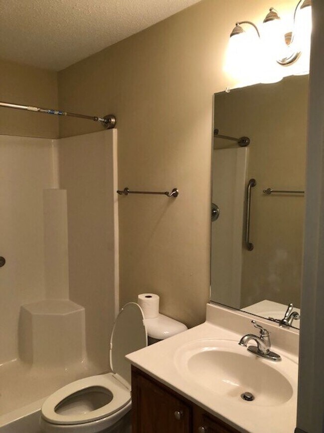 Foto del edificio - COMING SOON!! 2 Bedrooms 1 Bath