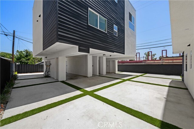 Building Photo - 5214 Auckland Ave