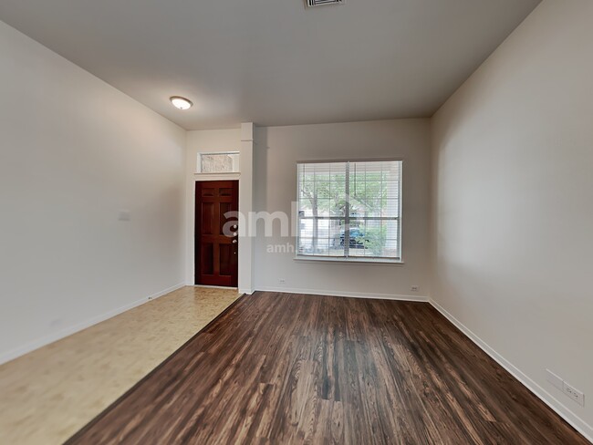 Foto del edificio - 2938 Smokey Forest Ln