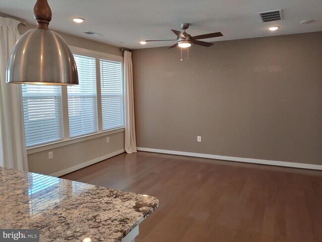 Foto del edificio - 13430 Arrowbrook Centre Dr