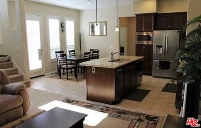 Building Photo - 20329 Paseo Los Arcos