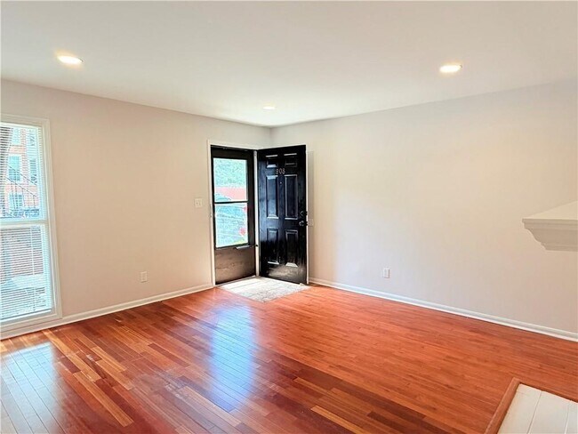 Foto del edificio - 1166 Booth Rd