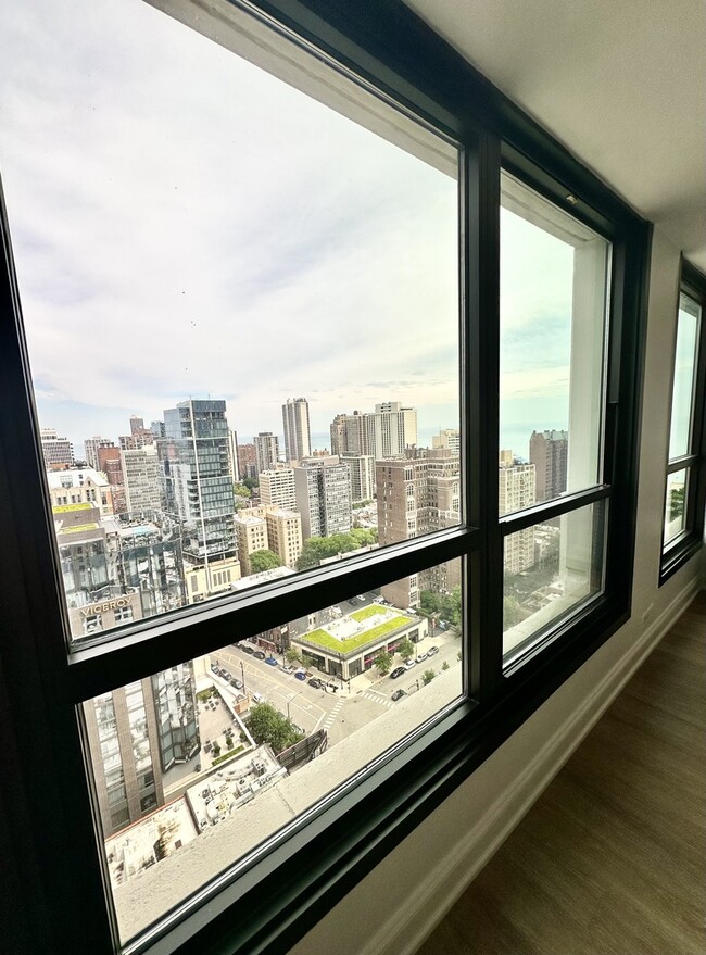 Foto del edificio - 1030 N State St