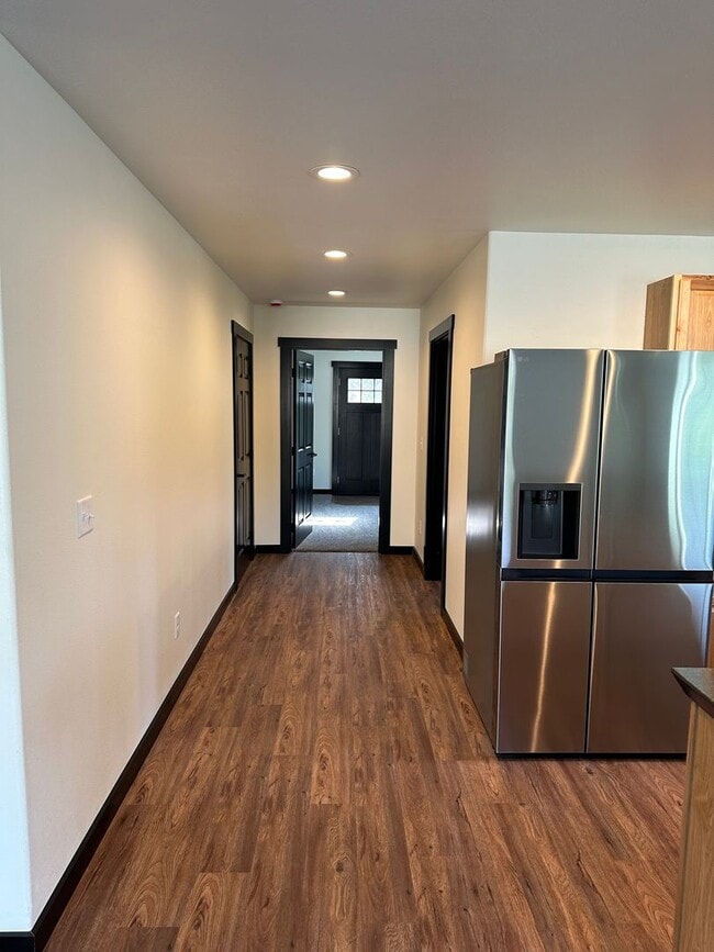Building Photo - Beautiful 2025 Construction Home with Too ...
