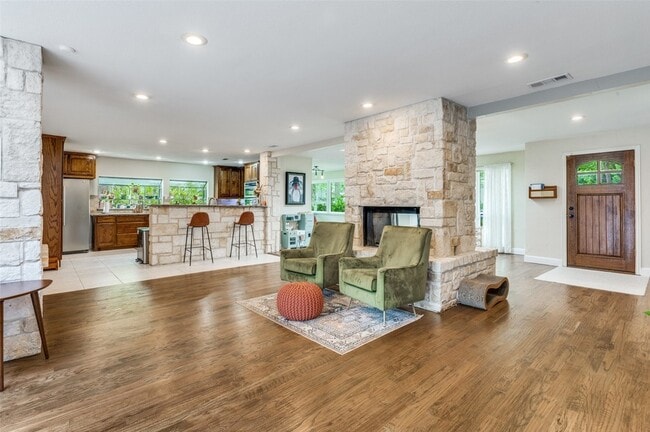 Photo - 1602 Glen Valley Dr House