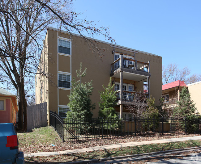 Building Photo - Savannah Court