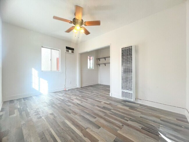 Foto del edificio - 1212 1/2 Spence St.
