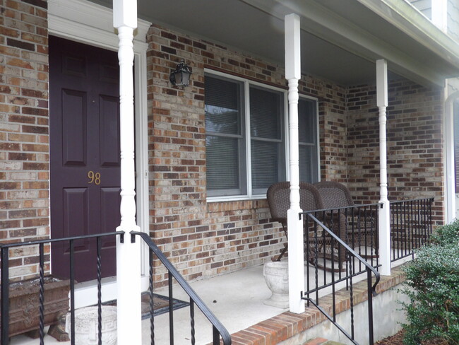 Front Porch for relaxing - 98 Lincoln Park Rd