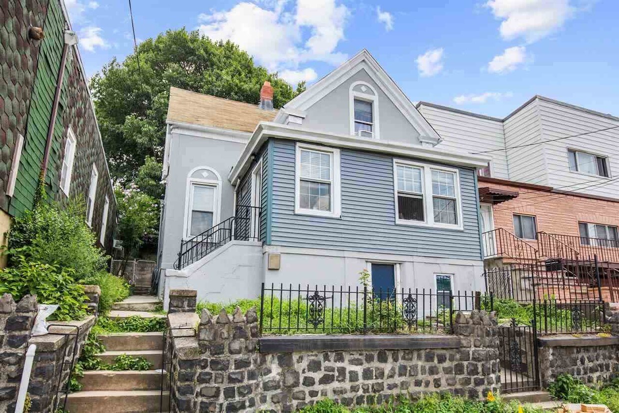 Foto principal - 904 Liberty Ave