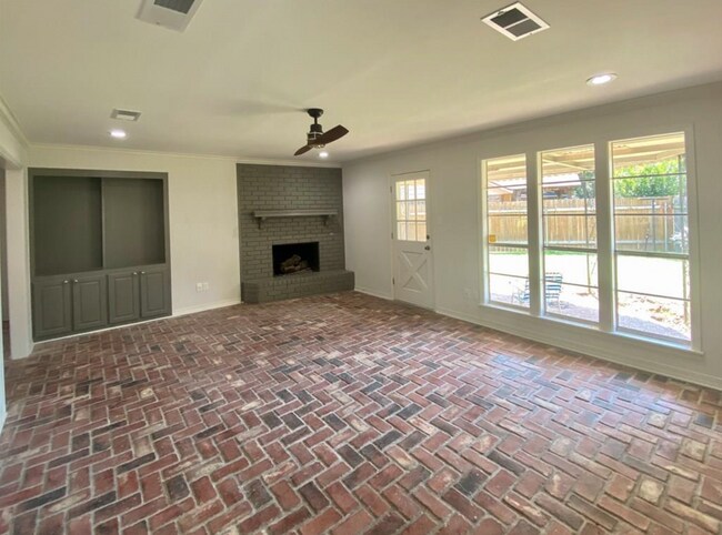 Foto del edificio - Move-in Ready 3 bed/ 2 bath home in Town S...