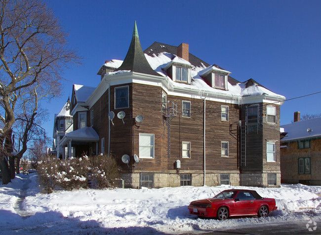 Building Photo - 367 Winter St