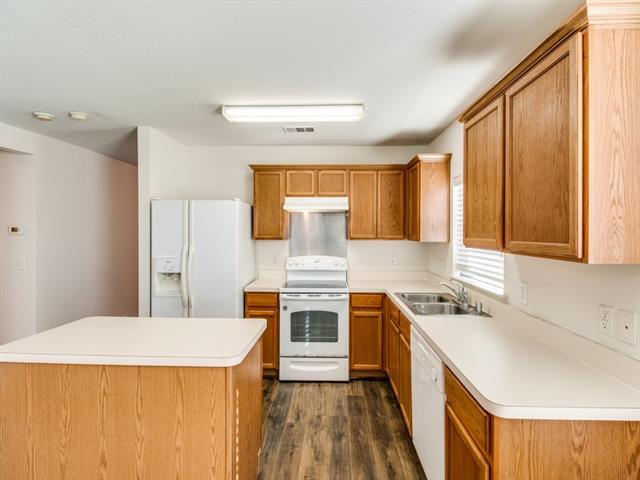 Building Photo - 4212 Falcon Dr