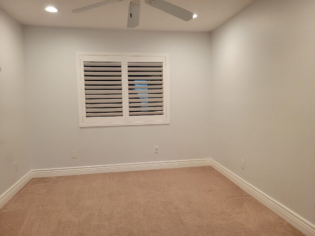 Foto del edificio - 716 Valley Crest Dr