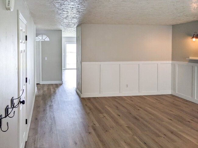 Building Photo - 5500 Doogan Ct SE