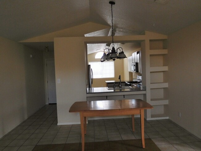 Building Photo - 7401 Branco Dr NE
