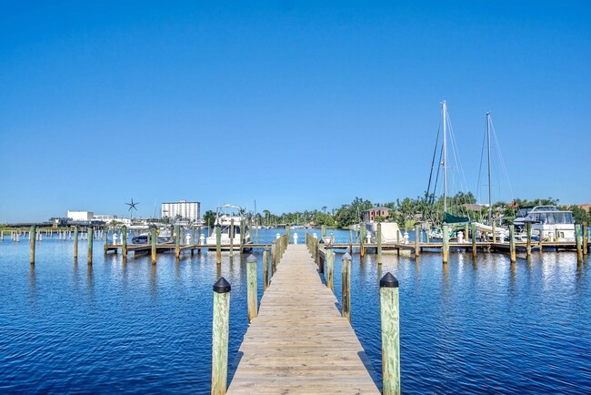 Foto del edificio - Magnolia Cove Apartments and Marina