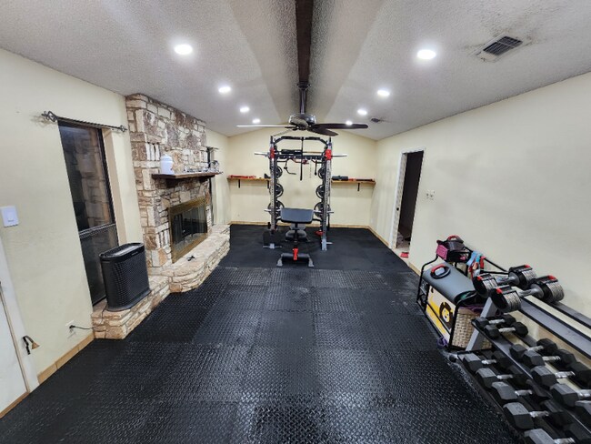 Foto del edificio - 4215 Summer Breeze Ln