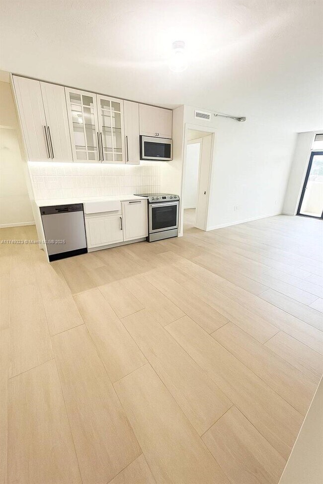 Foto del edificio - 10185 Collins Ave