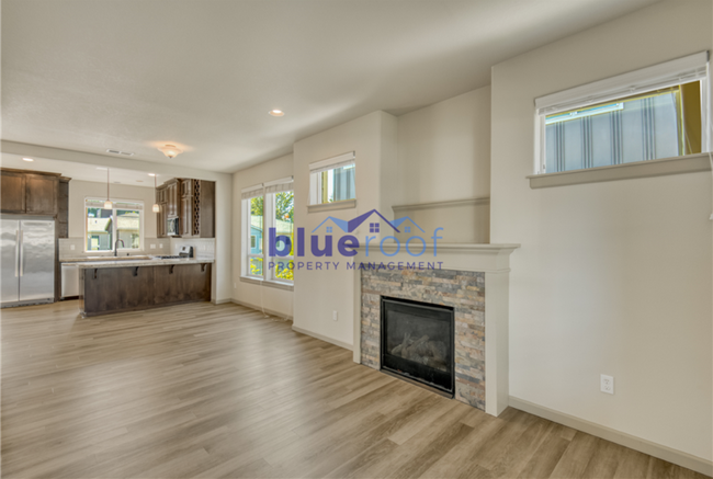 Foto del edificio - 7761 NE Mary Beth Ln