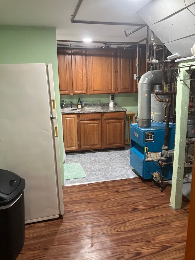 Building Photo - 9 Dale Ave