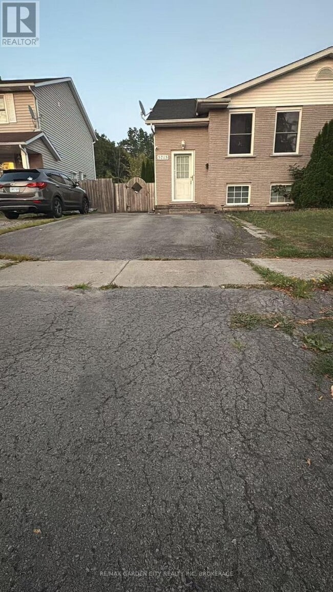 Building Photo - 5715 Deerbrook St