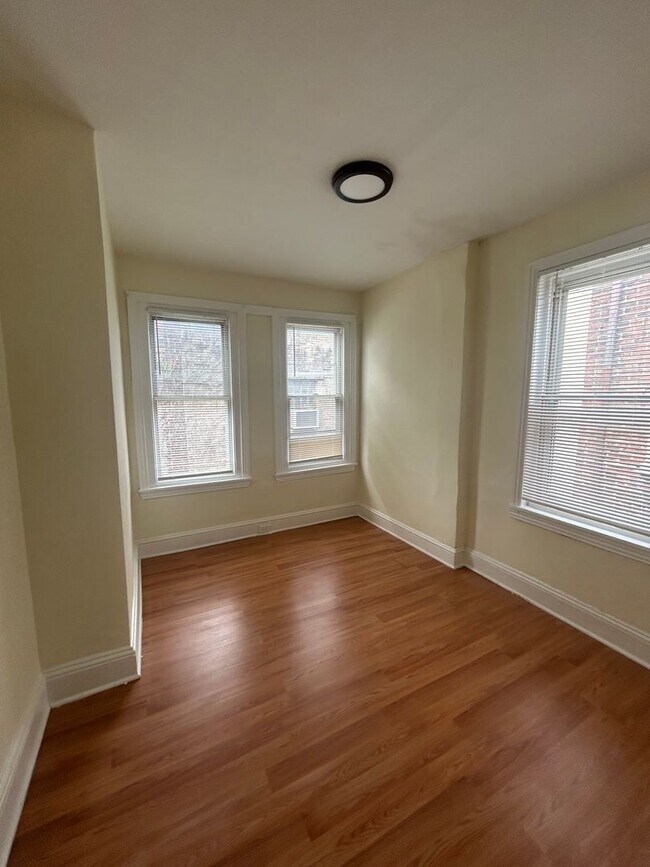 Building Photo - 3530 N Lee st 3Br house