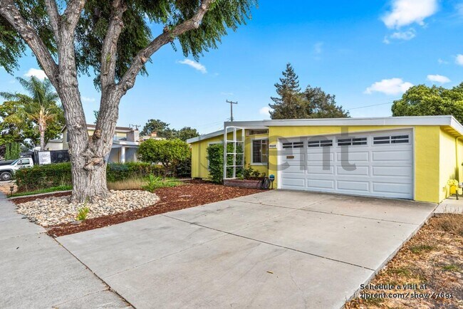 Building Photo - 937 Las Palmas Dr