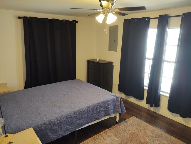 Foto del edificio - 2 bedroom 1 bath house