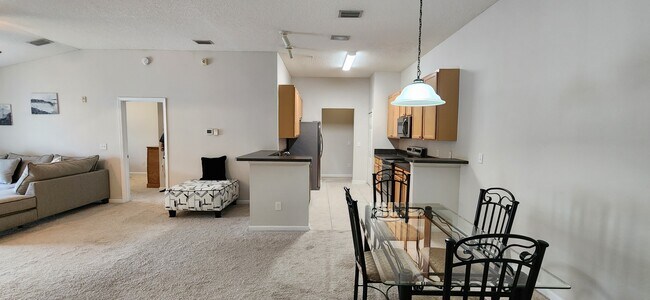 Foto del edificio - 7036 Deer Lodge Cir