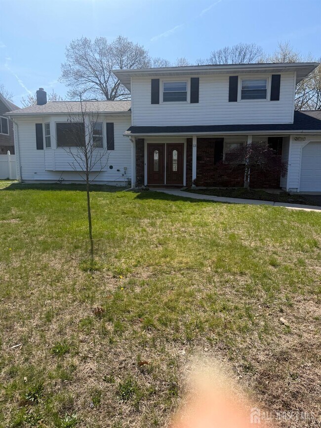 Foto del edificio - 13 Oakwood Dr