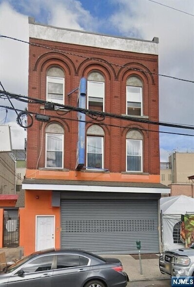 Building Photo - 351 Grand St