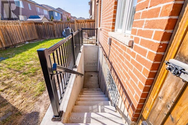 Building Photo - 533 Yates Dr