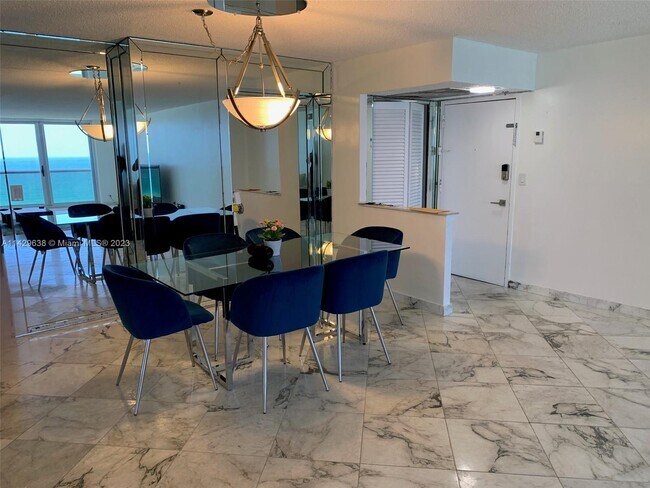 Foto del edificio - 6039 Collins Ave