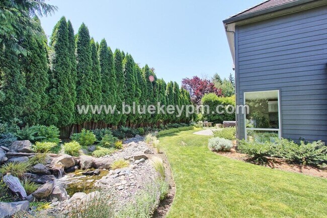 Building Photo - 3 Bed, 2.5 Baths Luxury Home Located Near ...
