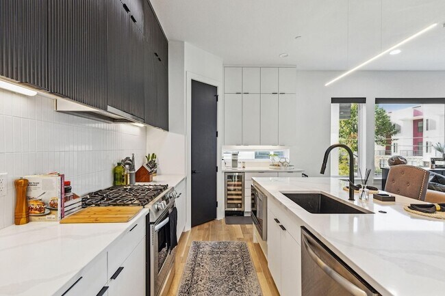 Photo - 2916 Hawthorne Ave Apartment