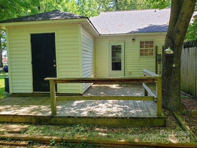 Building Photo - 1207 Auten Rd
