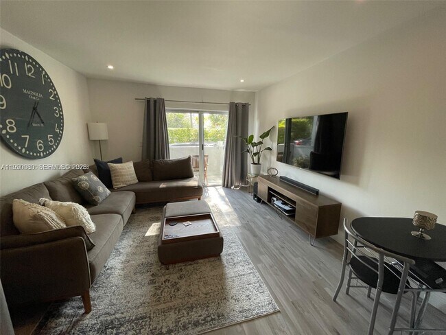 Foto del edificio - 7801 NE 4th Ct