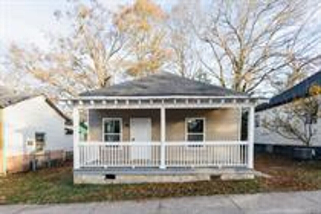 Primary Photo - 211 W Cherry St