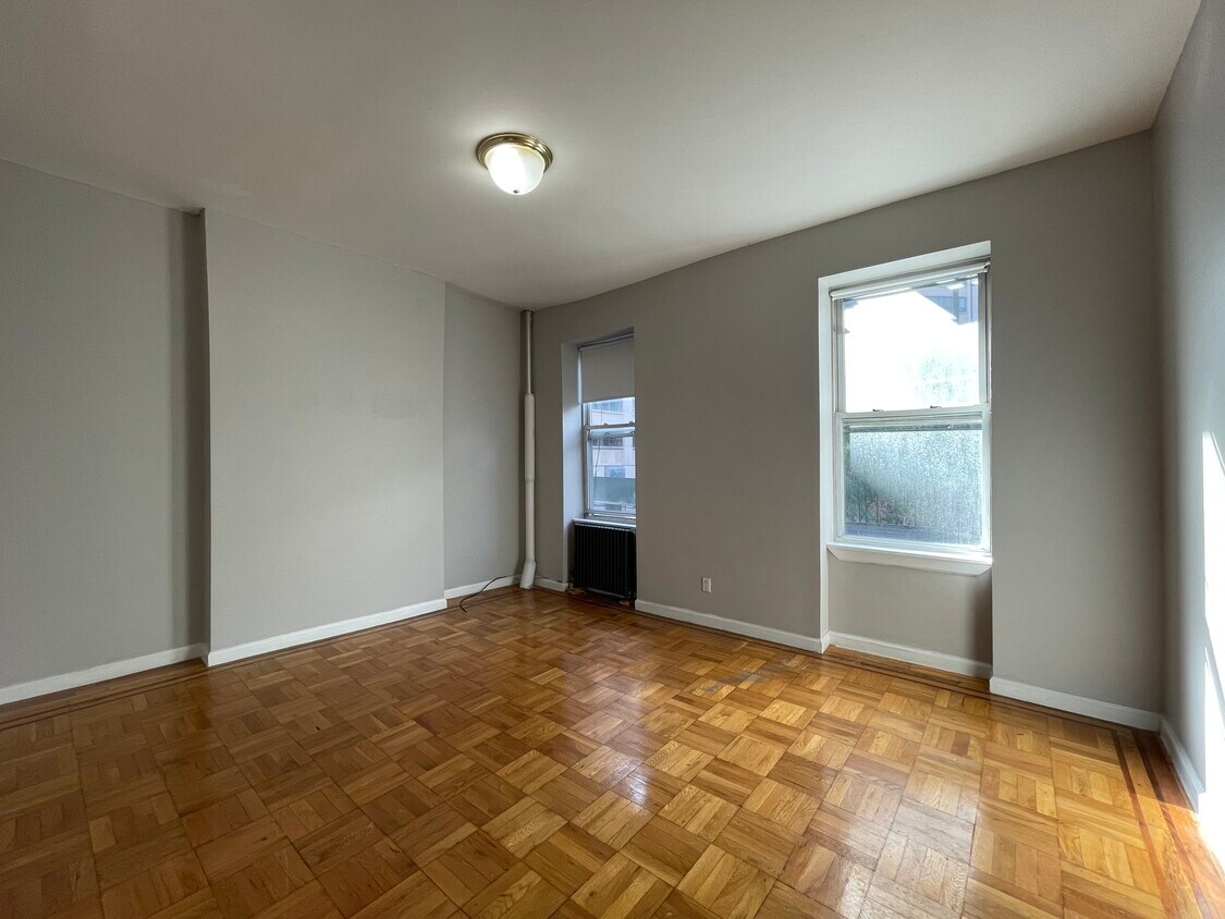 Primary Photo - 305 W 111th St