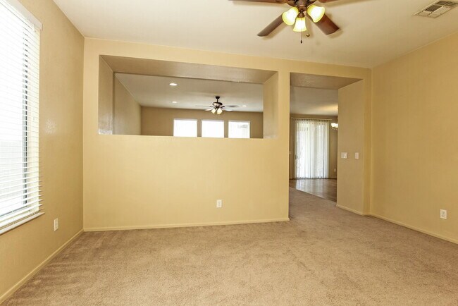 Building Photo - 1316 S Flaxseed Dr