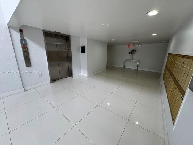 Foto del edificio - 200 Lakeview Dr