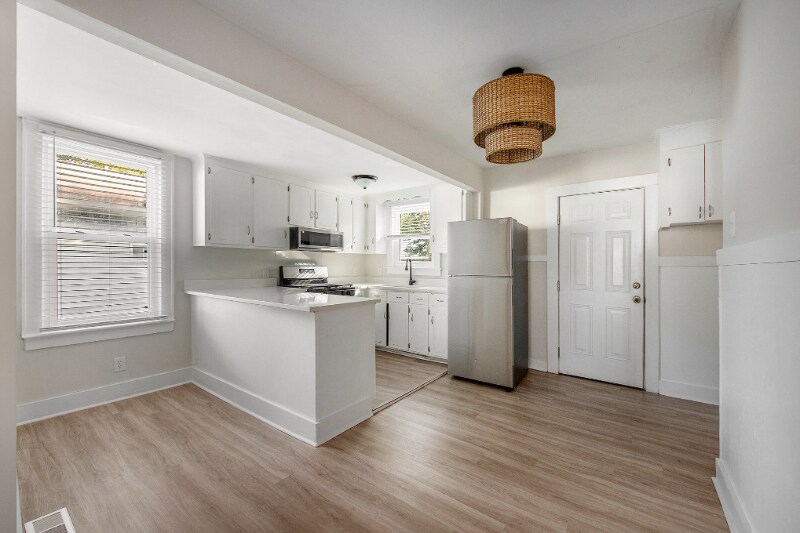 Foto principal - 2755 E Surrey Dr