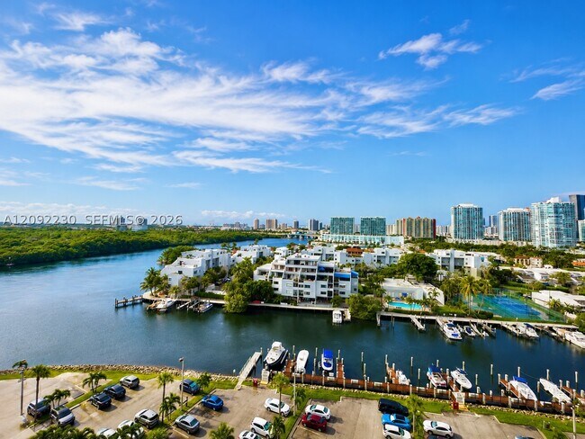 Foto del edificio - 400 Kings Point Dr