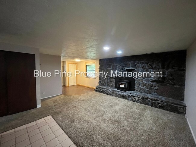 Building Photo - 1080 Halsey St