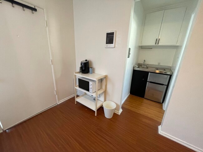 Foto del edificio - 2901 Kenwood Ave