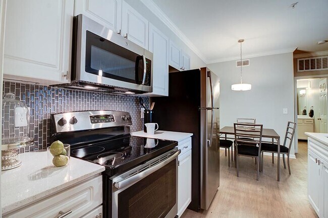 Foto del edificio - 13460 Lyndhurst St
